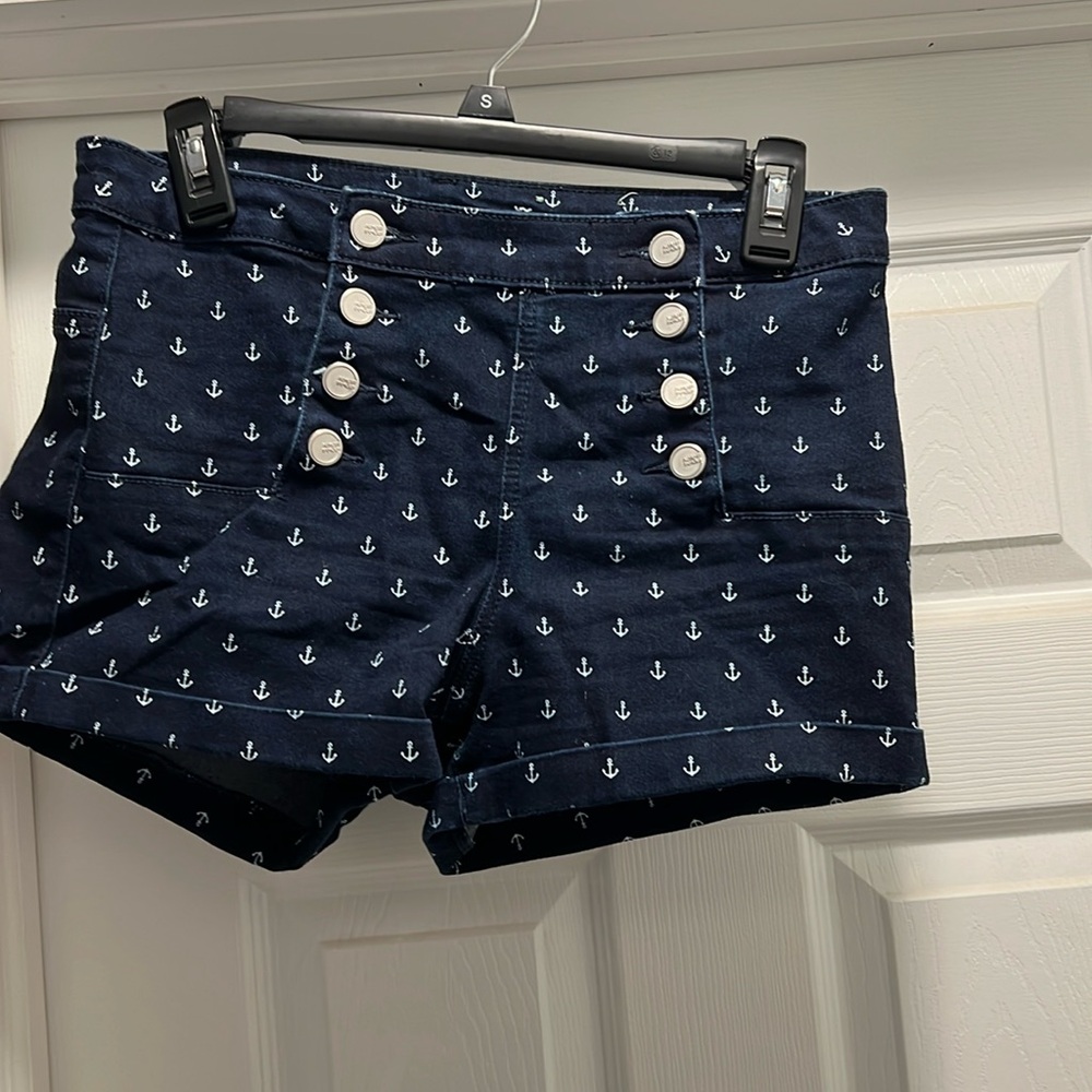 Sailor shorts. Navy blue with white anchors. Size 7.